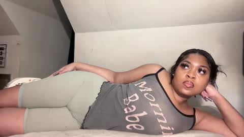 Snapshot of aunyxxx chatting on 10.08.25 aunyxxx online show from 10.08.25