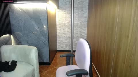 aura_cute_ online show from 04.12.26