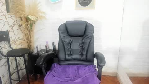 Snapshot of aura_love69 chatting on 02.24.25 Monii Yi online show from 02.24.25