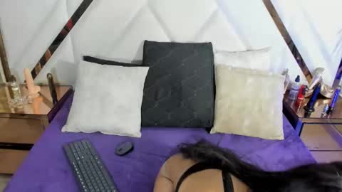 Snapshot of aura_love69 chatting on 09.21.25 Monii Yi online show from 09.21.25