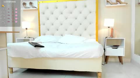 Snapshot of aura_sanders1 chatting on 10.27.25 Aura sanders online show from 10.27.25