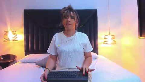 Snapshot of auraevens chatting on 09.10.25 Aura Evans online show from 09.10.25