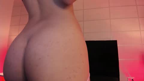 Snapshot of aurora_bellmont chatting on 10.30.25 Aurora online show from 10.30.25