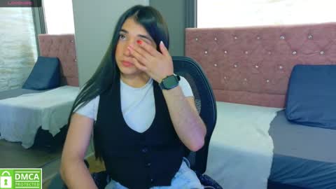 Snapshot of aurora_jones1 chatting on 09.26.25 Aurora online show from 09.26.25