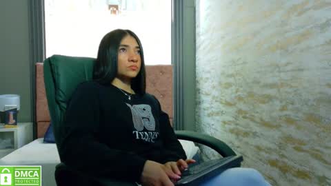 Snapshot of aurora_jones1 chatting on 09.29.25 Aurora online show from 09.29.25