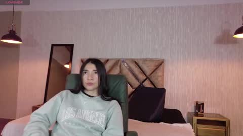 Snapshot of aurora_jones1 chatting on 10.09.25 Aurora online show from 10.09.25