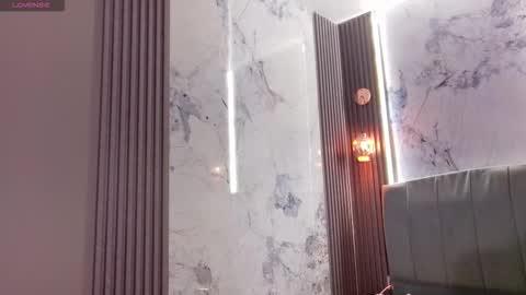 Snapshot of aurora_jones1 chatting on 10.18.25 Aurora online show from 10.18.25