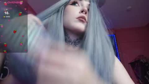 Snapshot of aurora_radiance chatting on 09.20.25 Serena online show from 09.20.25