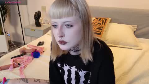 Snapshot of aurora_radiance chatting on 06.25.26 Serena online show from 06.25.26