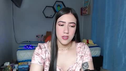 Snapshot of aurora_shy_ chatting on 10.12.25 Aurora online show from 10.12.25