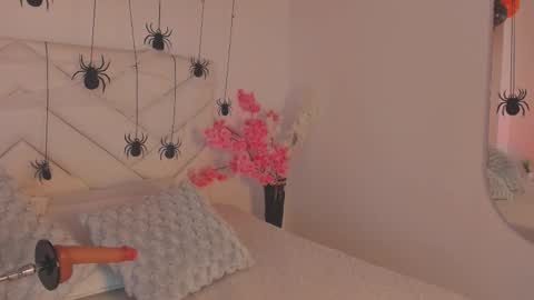 Snapshot of aurora_sweet2 chatting on 10.21.25 Madison online show from 10.21.25