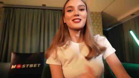 Snapshot of aurora_the_ballerina chatting on 12.04.24 Aurora online show from 12.04.24