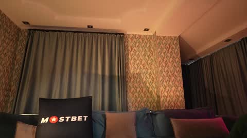 Snapshot of aurora_the_ballerina chatting on 12.10.24 Aurora online show from 12.10.24