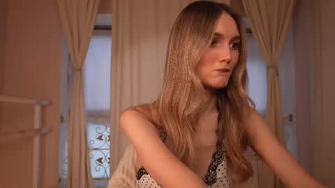 Snapshot of aurora_the_ballerina chatting on 10.28.25 Aurora online show from 10.28.25