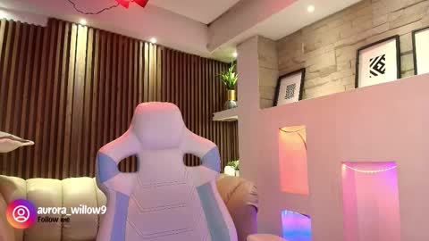 aurora_willow9 online show from 12.17.25