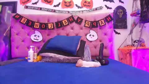 auroraa_miller online show from 10.15.25