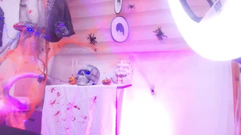 auroraa_miller online show from 10.31.25