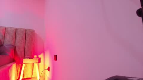 auroraa_miller online show from 11.12.25