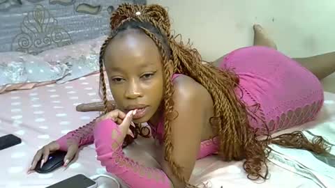 Snapshot of aurorabarbie chatting on 11.10.25 Aurora online show from 11.10.25