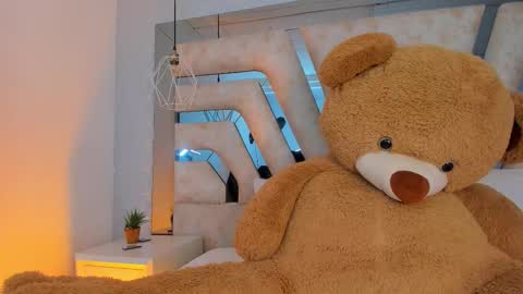 Aurora  online show from 01.18.26