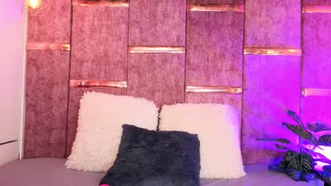 Snapshot of auroralanee chatting on 10.30.25 aurora online show from 10.30.25