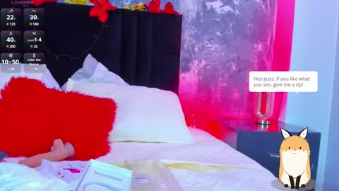 Snapshot of aurorarojas chatting on 12.28.24 Aurora Rojas online show from 12.28.24