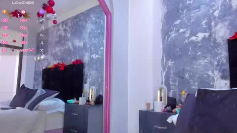 Snapshot of aurorarojas chatting on 01.05.25 Aurora Rojas online show from 01.05.25