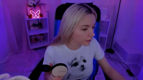 aurorawrenfield online show from 09.15.25