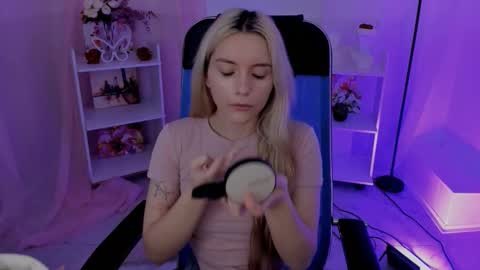 aurorawrenfield online show from 09.29.25