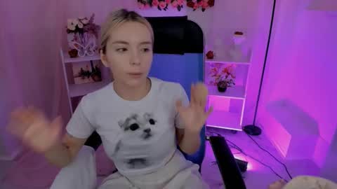 aurorawrenfield online show from 10.01.25