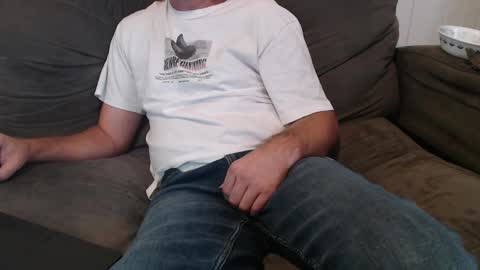 Snapshot of aussiemanvslady chatting on 02.14.25 AussieDeviantsAnomymous online show from 02.14.25