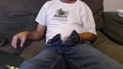 Snapshot of aussiemanvslady chatting on 02.14.25 AussieDeviantsAnomymous online show from 02.14.25