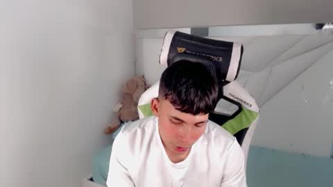 Snapshot of austin_col_ chatting on 10.16.25 AUSTIN online show from 10.16.25