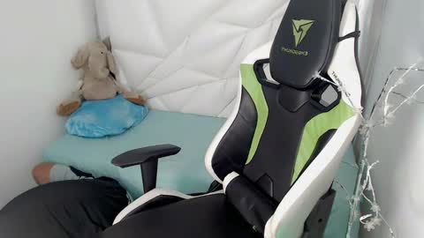 Snapshot of austin_col_ chatting on 11.06.25 AUSTIN online show from 11.06.25