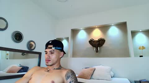 Snapshot of austin_collinss chatting on 02.04.25 AUSTIN online show from 02.04.25