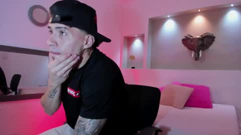 Snapshot of austin_collinss chatting on 02.25.25 AUSTIN online show from 02.25.25