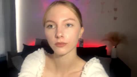 Snapshot of autumnroginson chatting on 09.18.25 Annie online show from 09.18.25