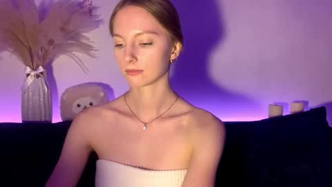 Snapshot of autumnroginson chatting on 09.28.25 Annie online show from 09.28.25