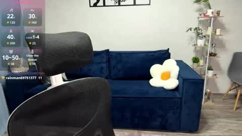 Snapshot of autumnroginson chatting on 10.17.25 Annie online show from 10.17.25