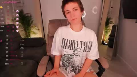 Snapshot of autumnwhisper_ chatting on 02.04.26 Alice online show from 02.04.26