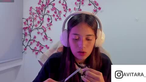 Snapshot of ava_broown chatting on 05.13.26 online show from 05.13.26