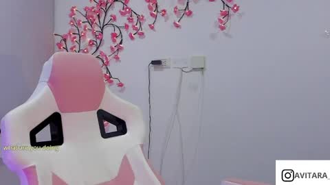 Snapshot of ava_broown chatting on 05.19.26 online show from 05.19.26