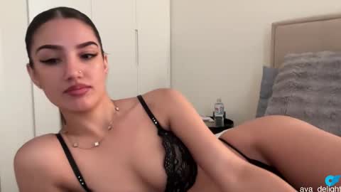 Ava  online show from 10.04.25