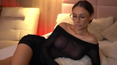 Snapshot of ava_heath chatting on 02.19.25 Ava online show from 02.19.25