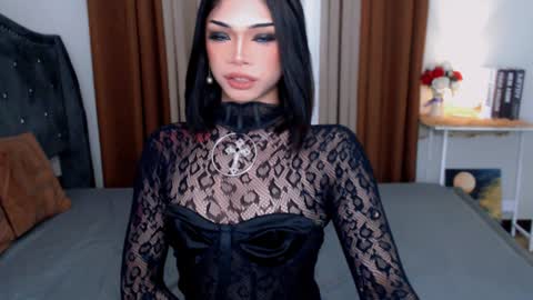 Snapshot of ava_lux chatting on 12.17.24 Ava online show from 12.17.24