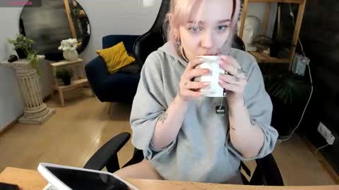 Snapshot of avabloom_ chatting on 02.05.26 avabloom_ online show from 02.05.26