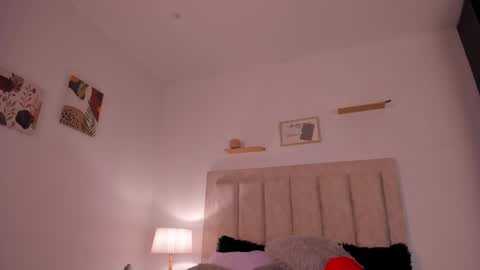 Avaline Help me reach 100 likes TRANSMISSION EVERY DAY FROM 39 PM online show from 02.14.25