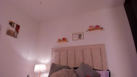 Avaline Help me reach 100 likes TRANSMISSION EVERY DAY FROM 39 PM online show from 02.23.25