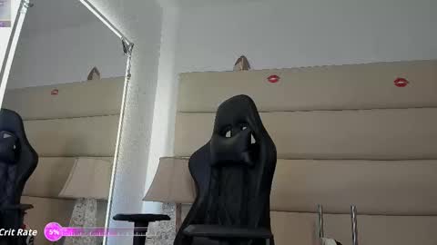 Snapshot of avatomas chatting on 11.06.25 Ava Tomas online show from 11.06.25