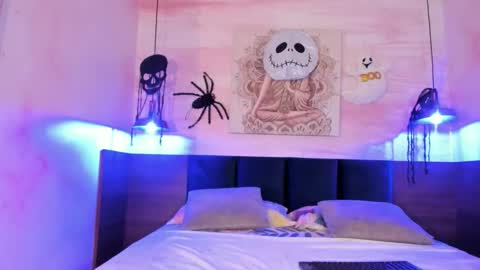 avawhiite online show from 10.30.25